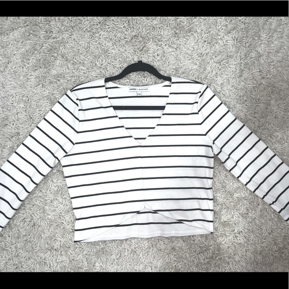 Black and White neck crop top